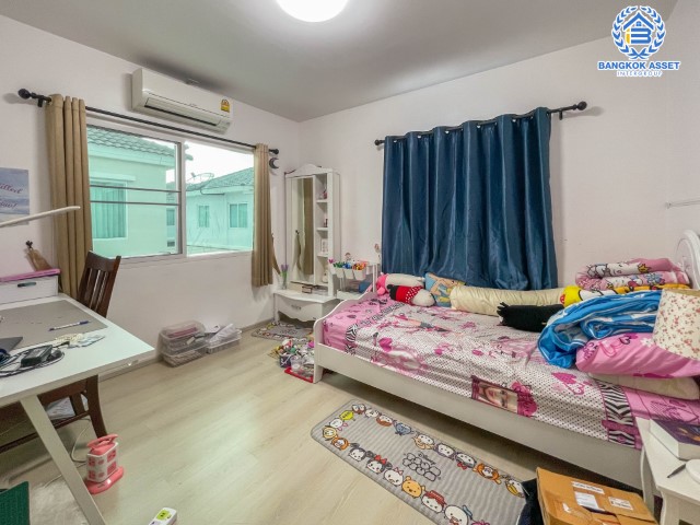 *****บ้านแฝดมือสองย่านศาลายา ม.วิลลาจจิโอ ปิ่นเกล้า-ศาลายา เนื้อที่กว้าง 35 ตร.ว. ฟังก์ชัน 3 ห้องนอน 2 ห้องน้ำ ที่จอดรถ 2 คัน บ้านสภาพสวย ตกแต่งสไตล์โมเดิร์น โครงการตั้งบนทำเลเดินทางสะดวก ใกล้รถไฟฟ้าสายสีแดง "สถานีศาลายา" และทางด่วน "ศรีรัช(วงแหวนรอบนอก)"